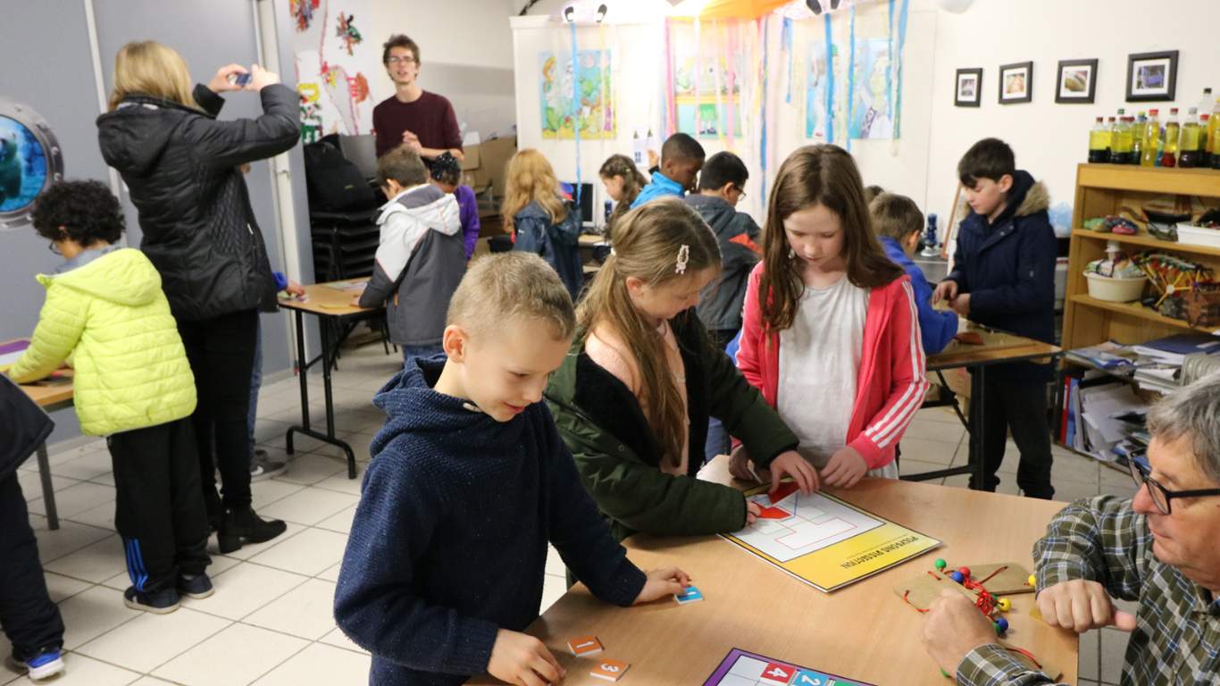 Primary School Students complete a maths activity in the aquarium classroom